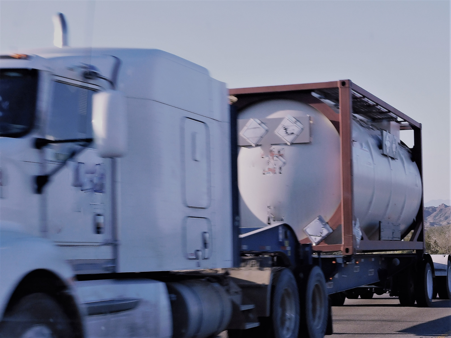 Transporte de gas con control de combustible de alta precisión